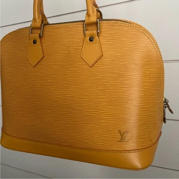 Louis Vuitton EPI Leather Alma PM Bag - Picture 8 of 16